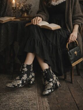 Anne Klein AKGorgia Black Floral Brocade Ankle Boots Block Heel Women's Size 7.5